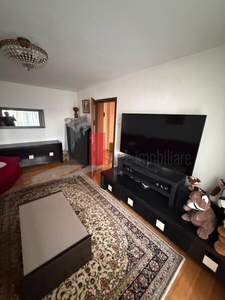 Crangasi- Apartament cu trei camere de vanzare- loc de parcare