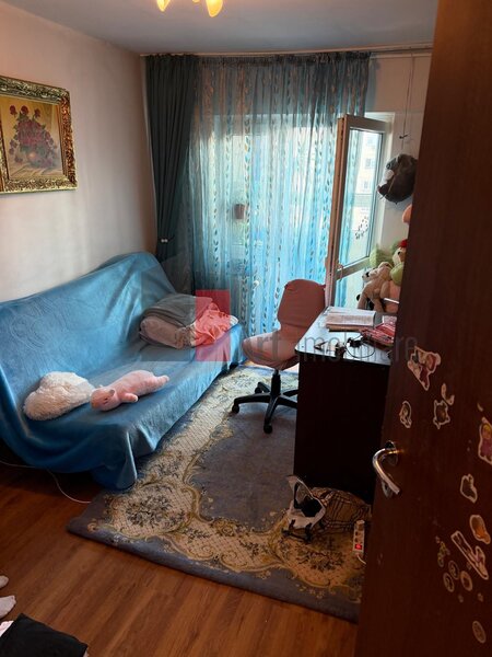 Crangasi- Apartament cu trei camere de vanzare- loc de parcare