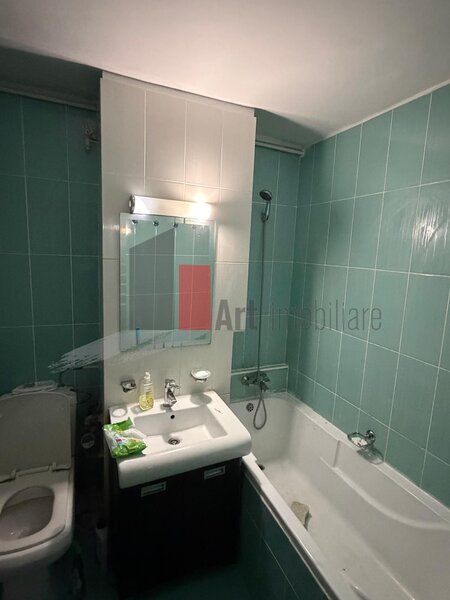 Crangasi- Apartament cu trei camere de vanzare- loc de parcare